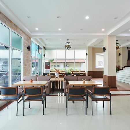 Adelphi Pattaya Hotel Bagian luar foto