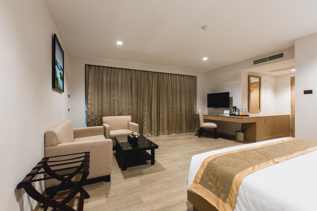 Adelphi Pattaya Hotel Bagian luar foto