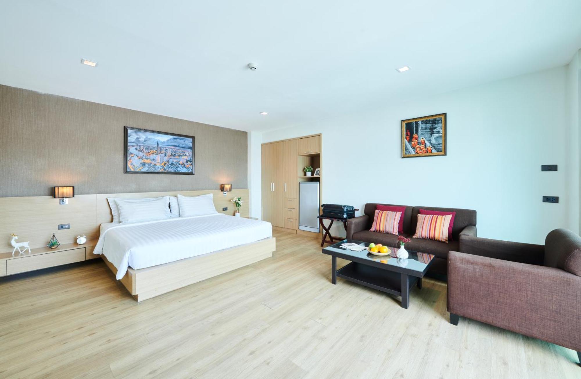 Adelphi Pattaya Hotel Bagian luar foto