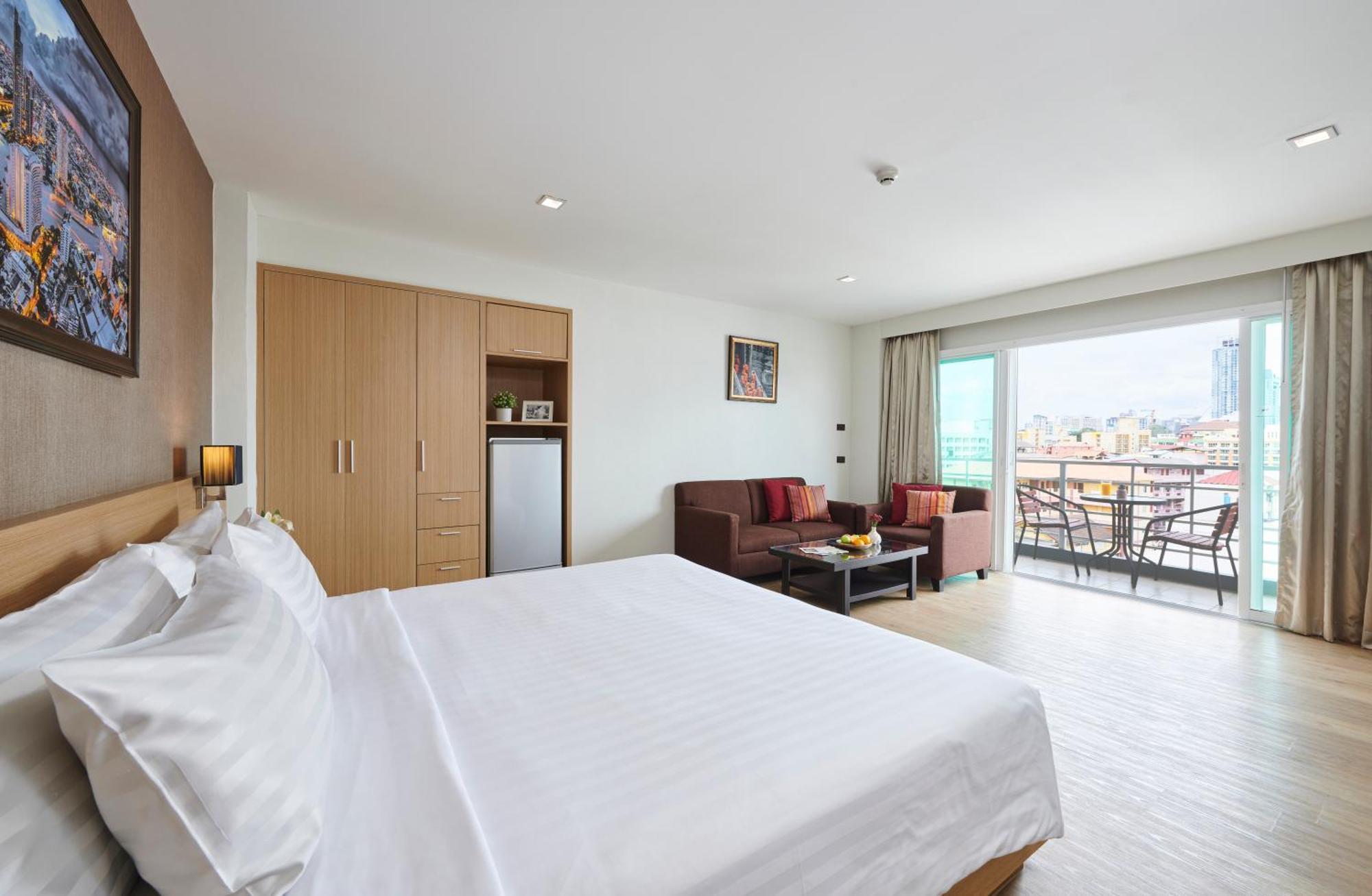 Adelphi Pattaya Hotel Bagian luar foto