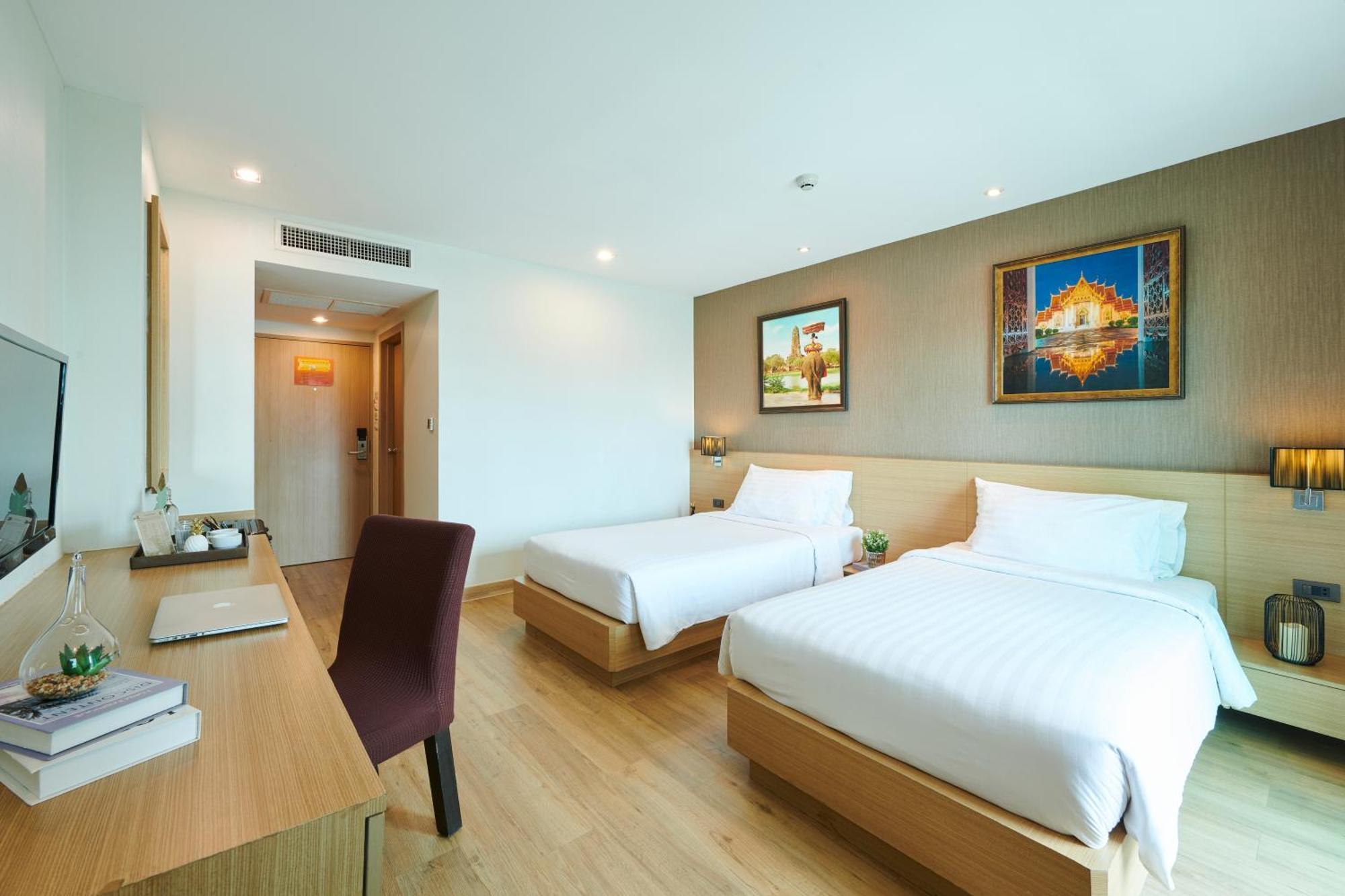 Adelphi Pattaya Hotel Bagian luar foto