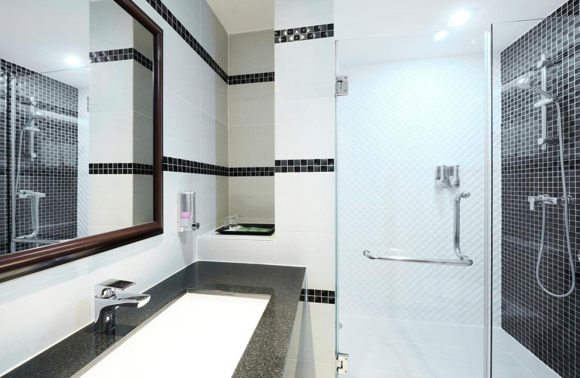 Adelphi Pattaya Hotel Bagian luar foto