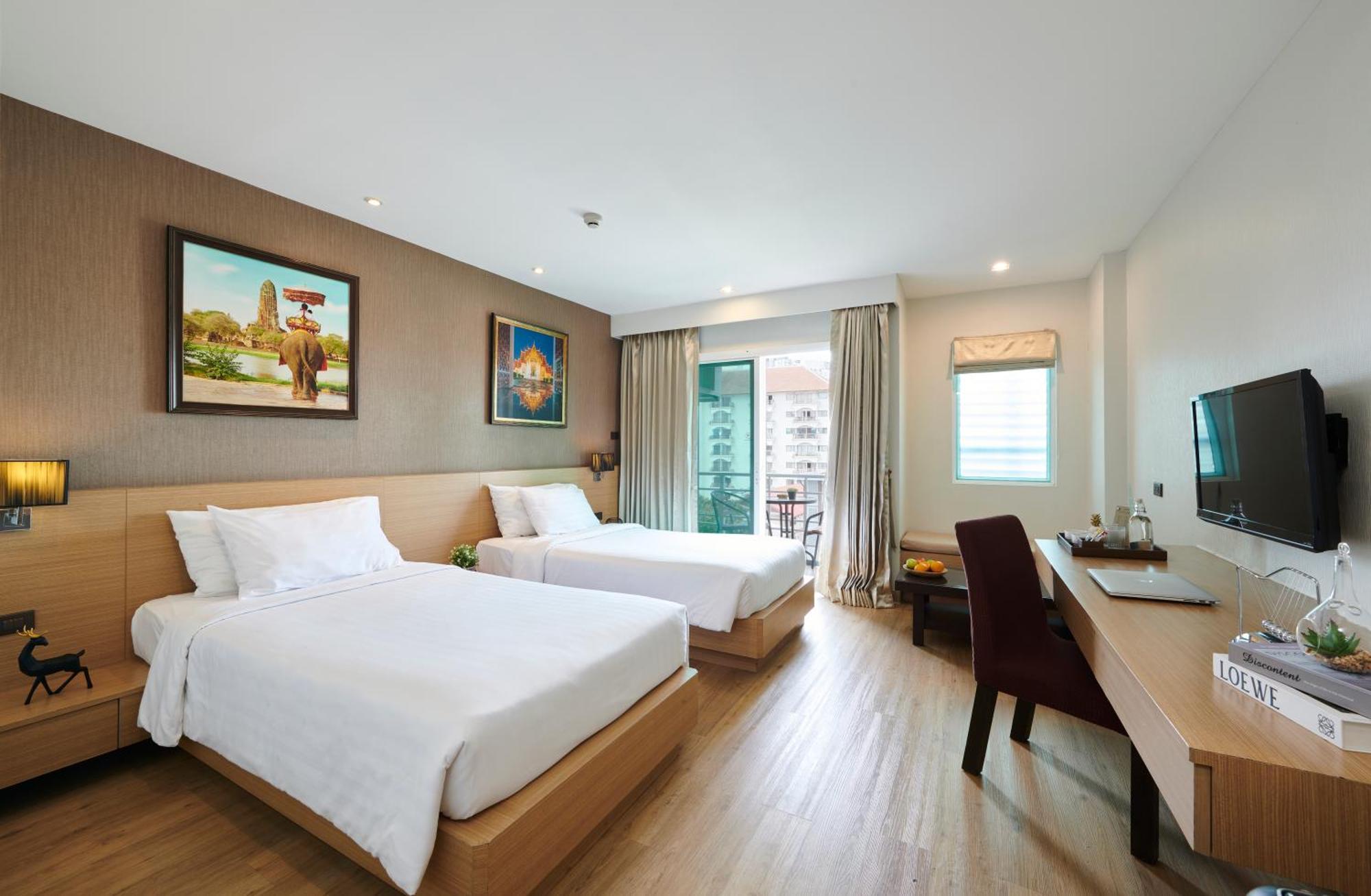 Adelphi Pattaya Hotel Bagian luar foto