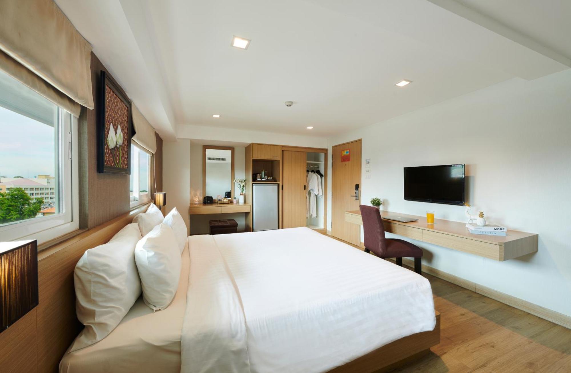 Adelphi Pattaya Hotel Bagian luar foto