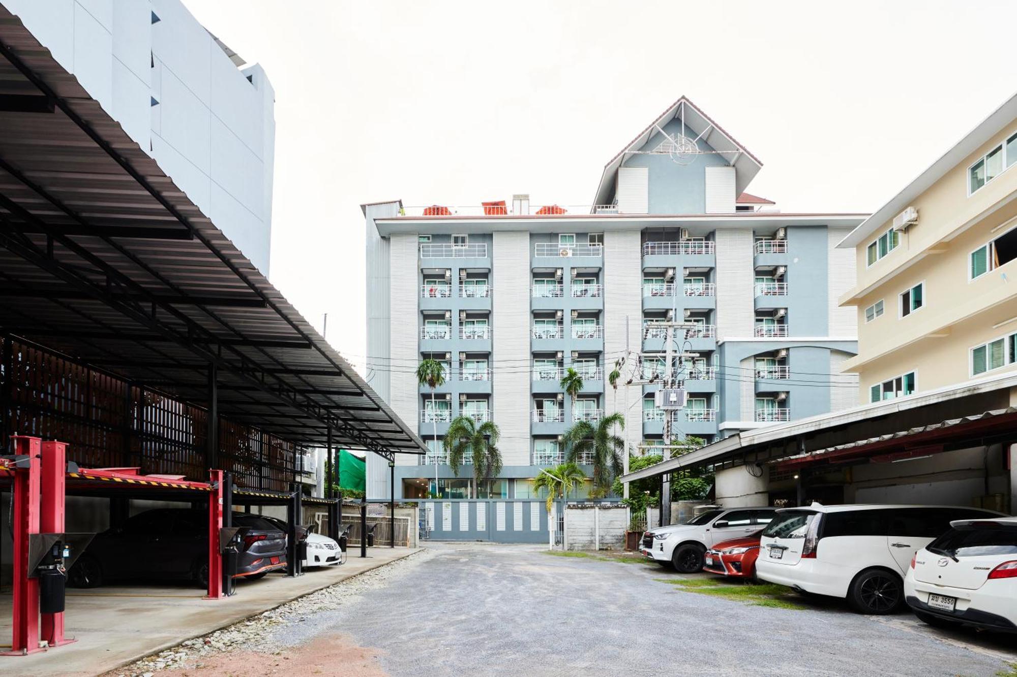 Adelphi Pattaya Hotel Bagian luar foto