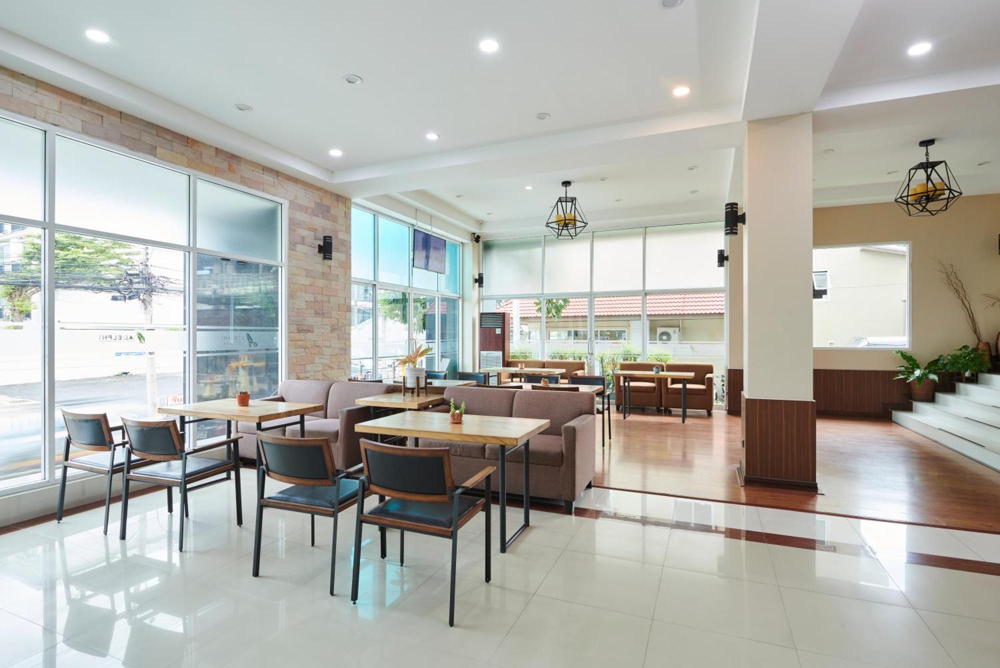 Adelphi Pattaya Hotel Bagian luar foto