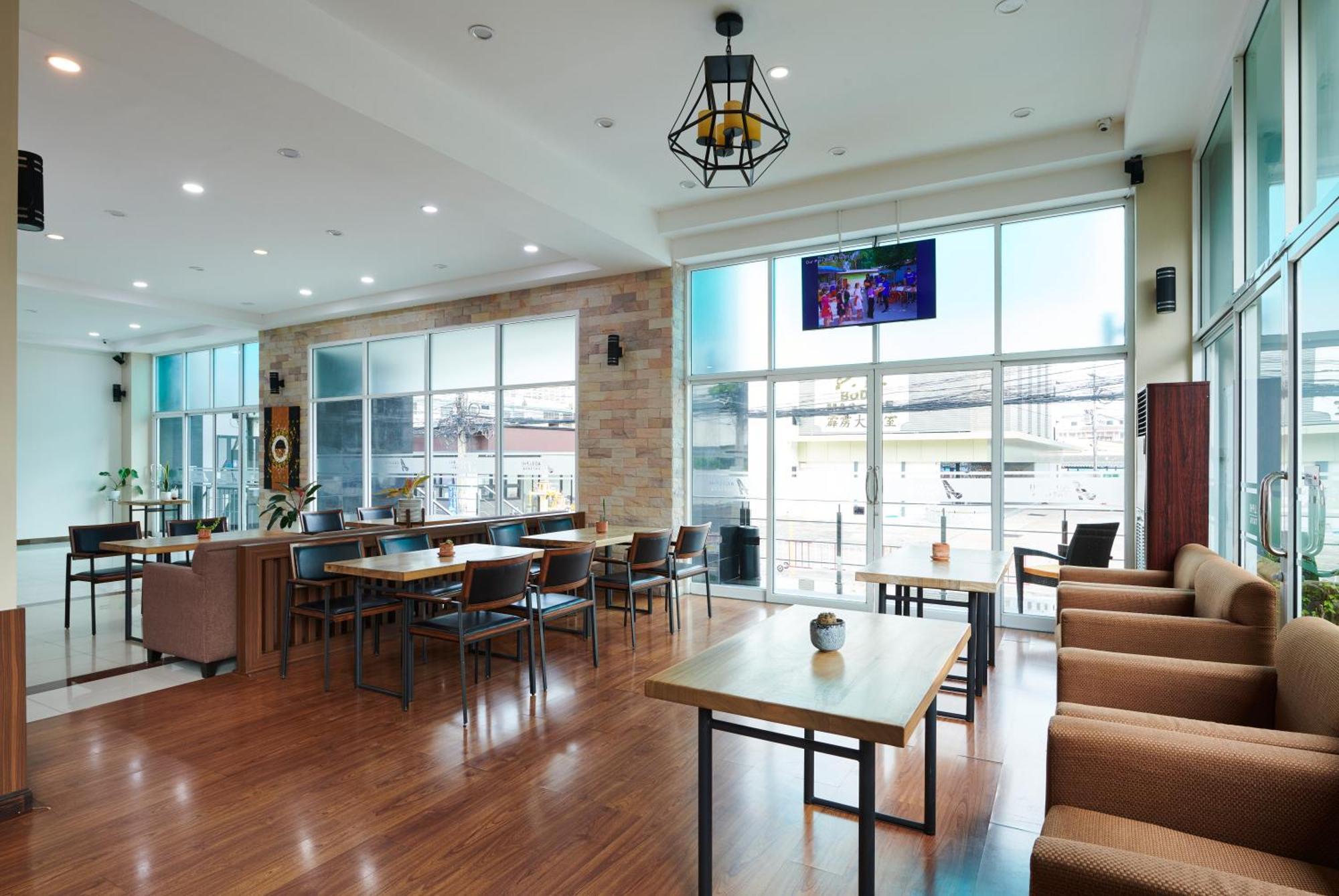 Adelphi Pattaya Hotel Bagian luar foto