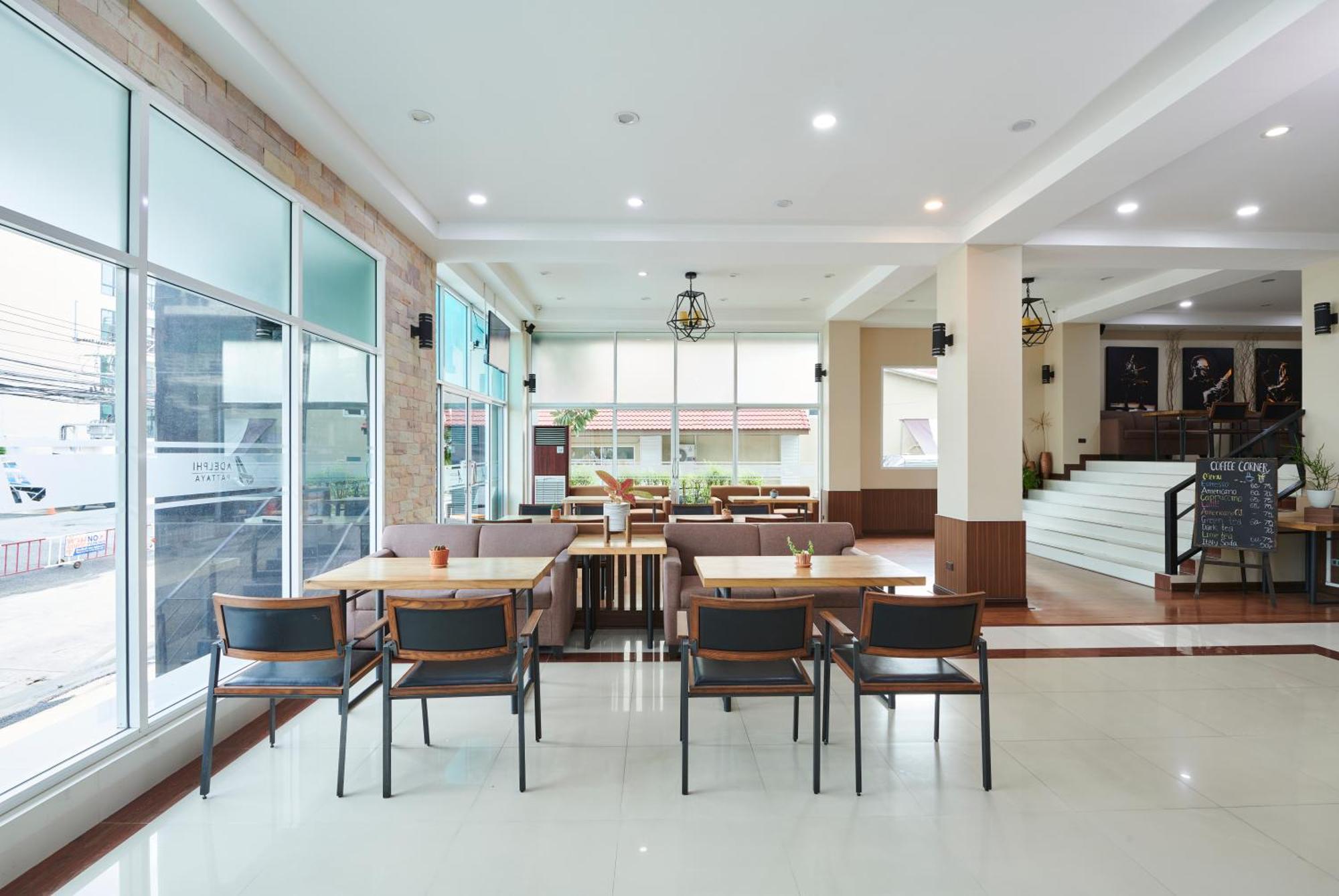 Adelphi Pattaya Hotel Bagian luar foto