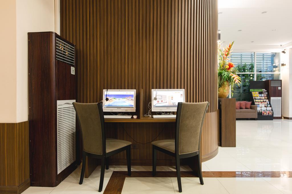 Adelphi Pattaya Hotel Bagian luar foto