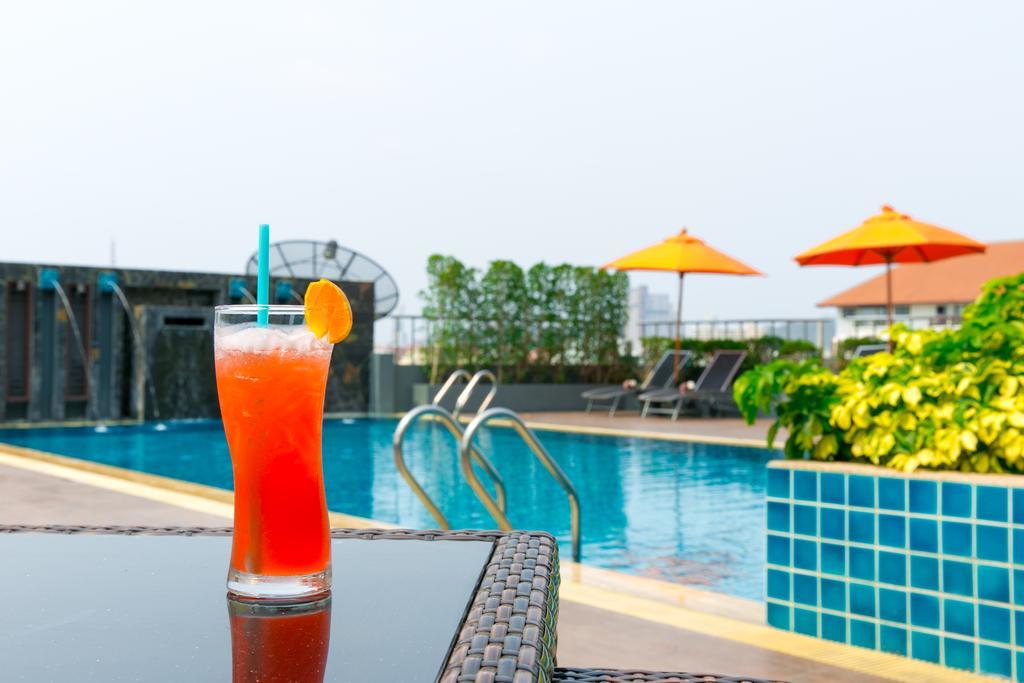 Adelphi Pattaya Hotel Bagian luar foto