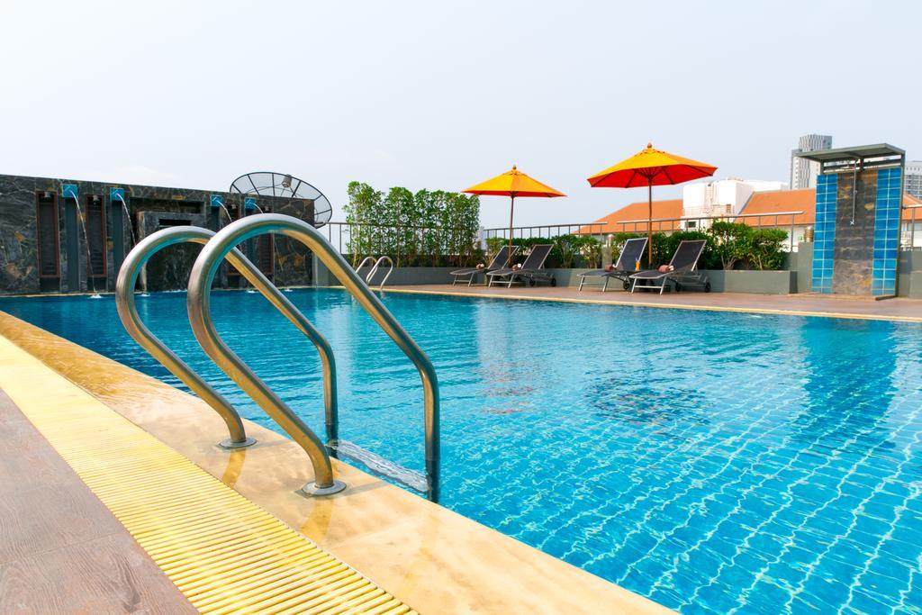 Adelphi Pattaya Hotel Bagian luar foto