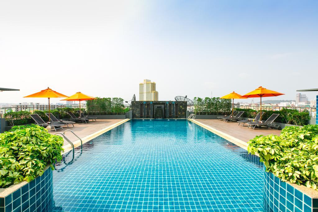 Adelphi Pattaya Hotel Bagian luar foto