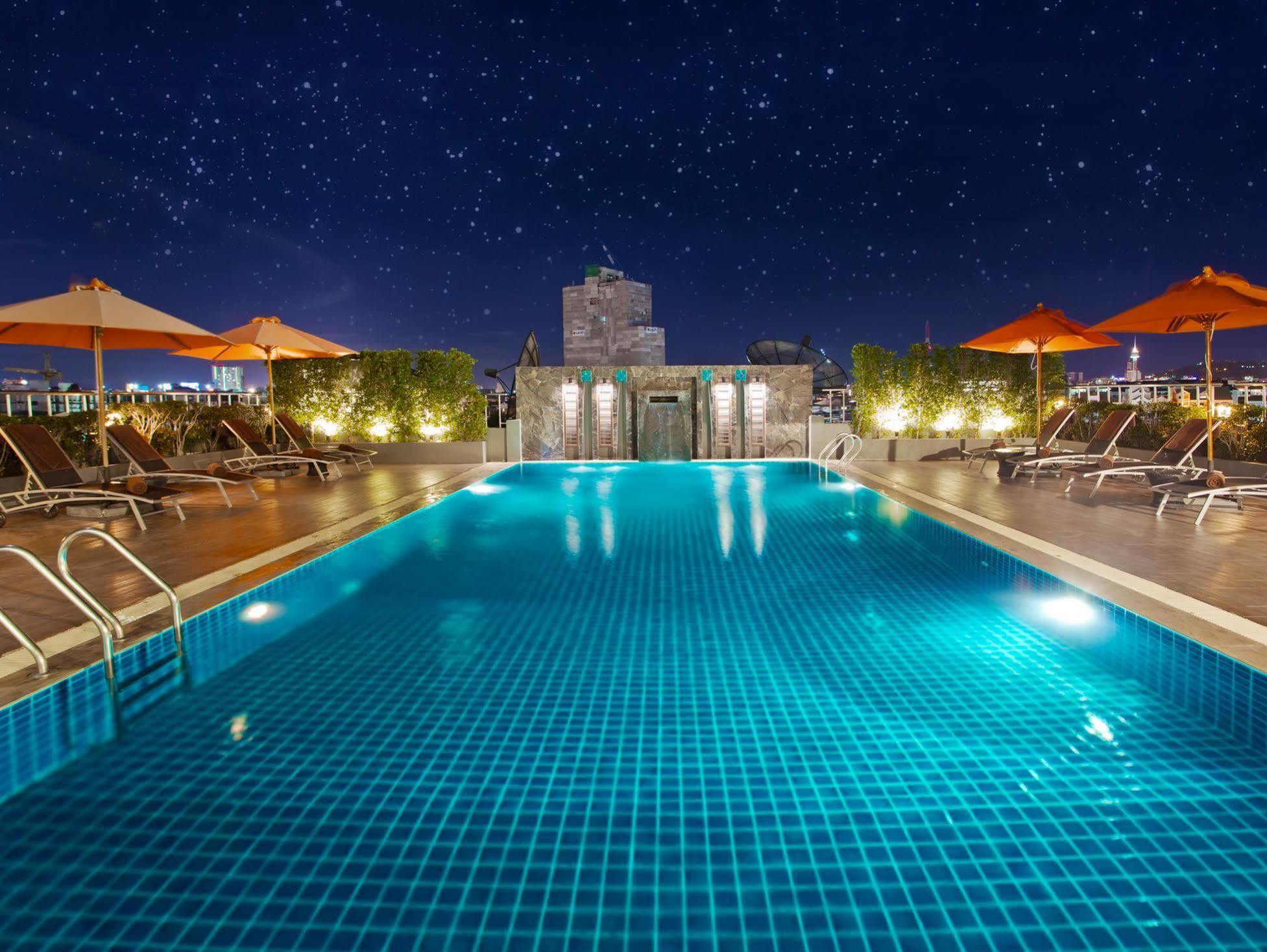 Adelphi Pattaya Hotel Bagian luar foto